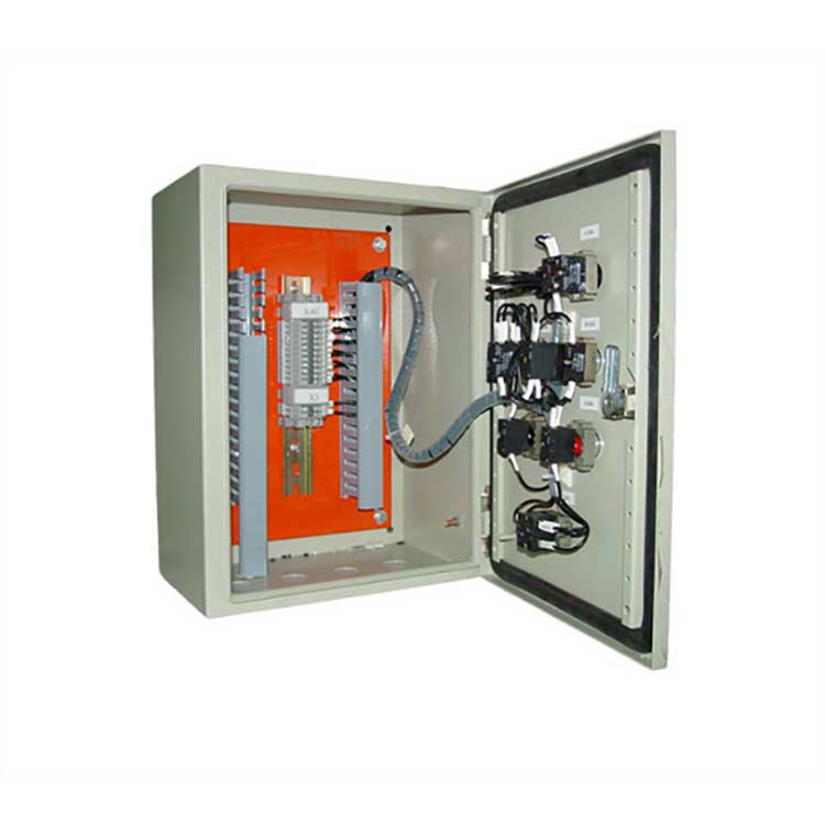 ¿Es una caja montada en la pared adecuada para uso en exteriores?