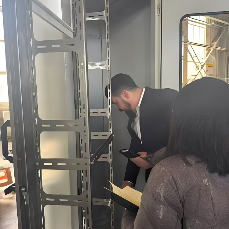 SKYT da la bienvenida a un cliente del Reino Unido para la aceptación de muestras, asegura pedidos al por mayor y cooperación futura