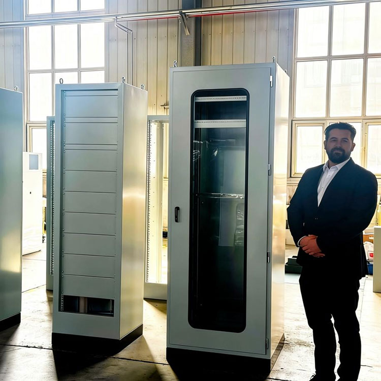 Cooperación con nuestro socio de ingeniería del Reino Unido